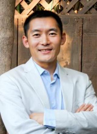 Headshot of Dr. Christopher Cheng